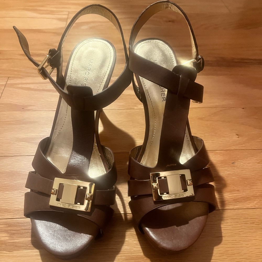 Marc Fisher Varika Heels in Brown w/ gold accent buckle Size 6.5